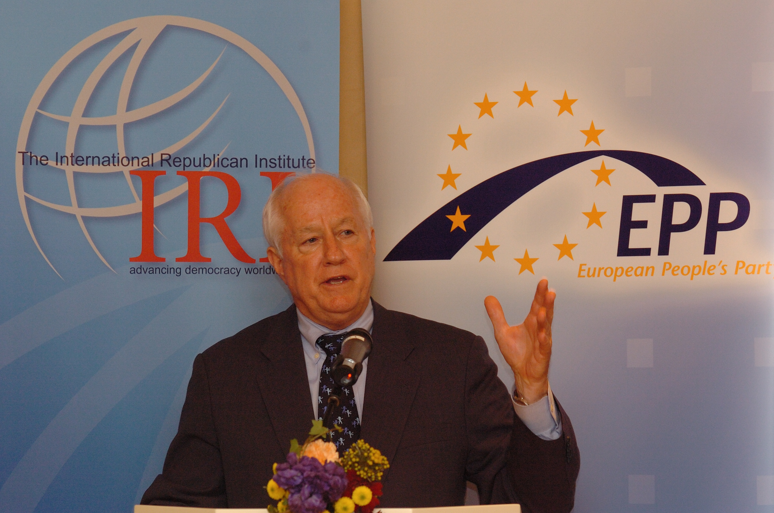 Congressman Kolbe discusses immigration policy in Brussels.