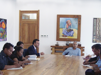 President Ramos-Horta (center) meets with graduates of IRI’s 2009 Youth Leadership Development Course in Dili.