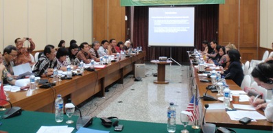 Forum participants discuss U.S.-Indonesia relations.