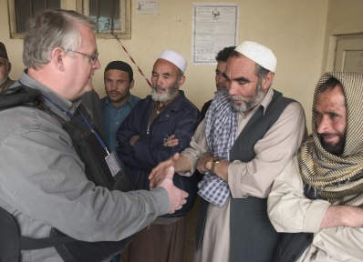 Williamson (left) when he led IRI’s election observation mission to Afghanistan for the 2004 presidential election.