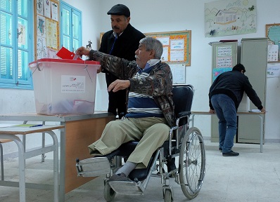 A man votes in Kairouan. Photo by Andrianos Giannou.