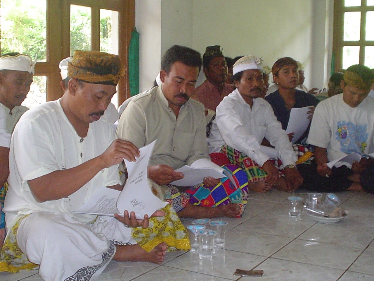 2004: Political party members read our party agent manual