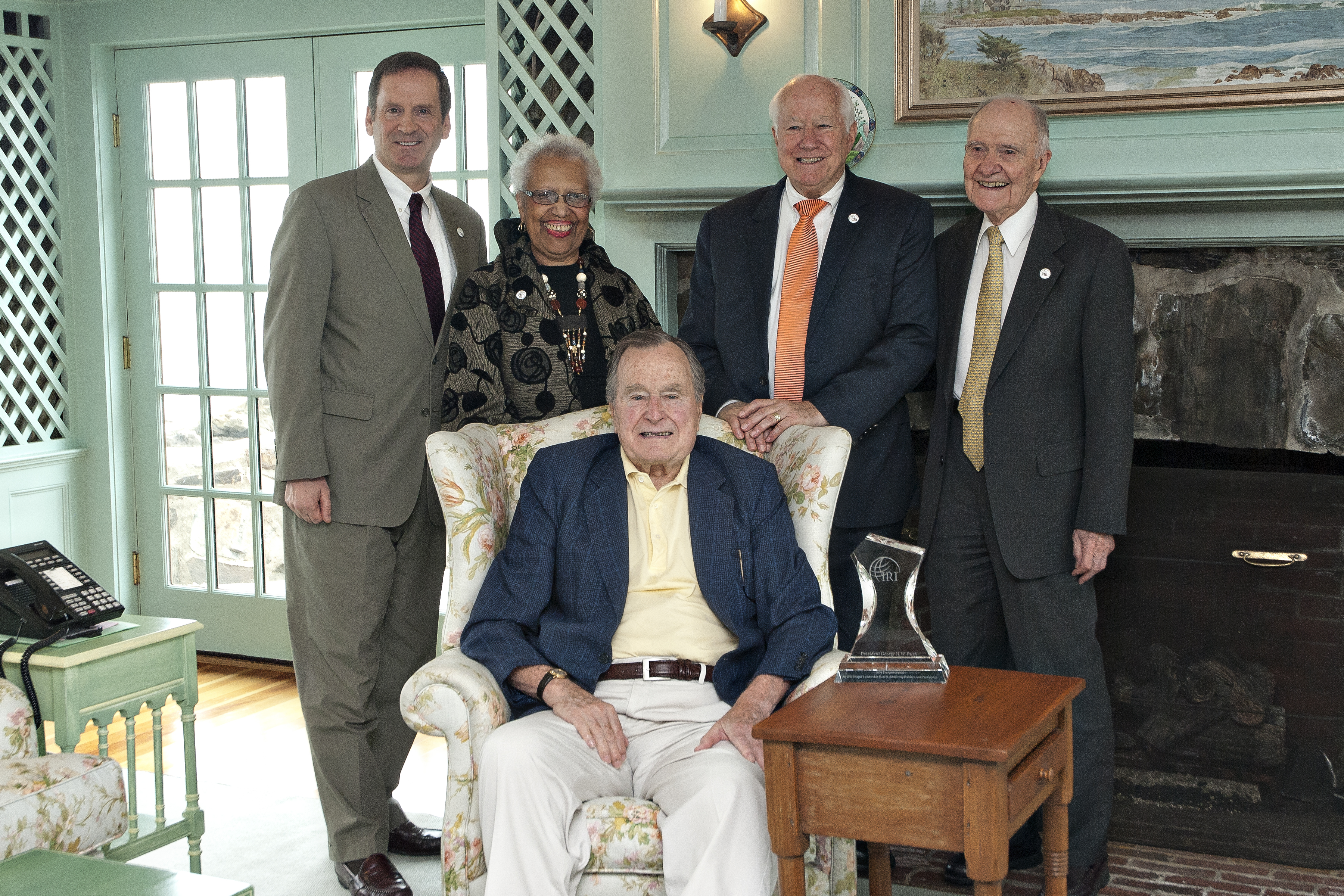 Members of IRI’s Board of Directors and Ambassador Green present President George H.W. Bush the Freedom Award on May 19 at his home in Kennebunkport, Maine.