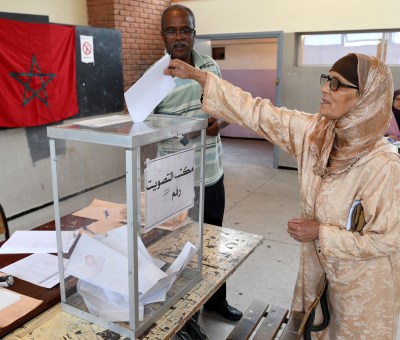 A Moroccan woman casts her vote