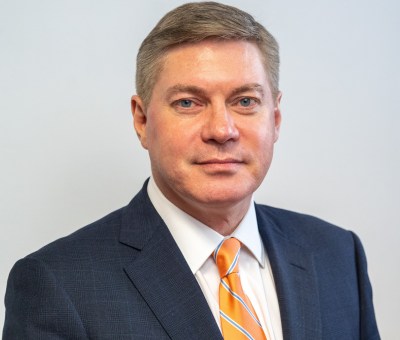 Chris Holzen Headshot